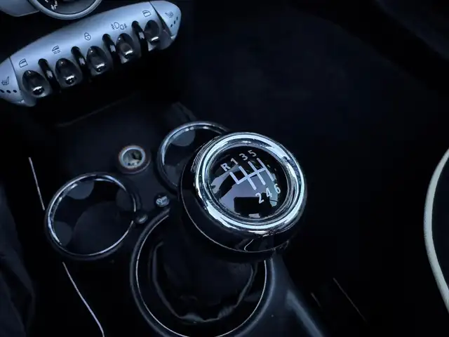 Mini Convertible view 13