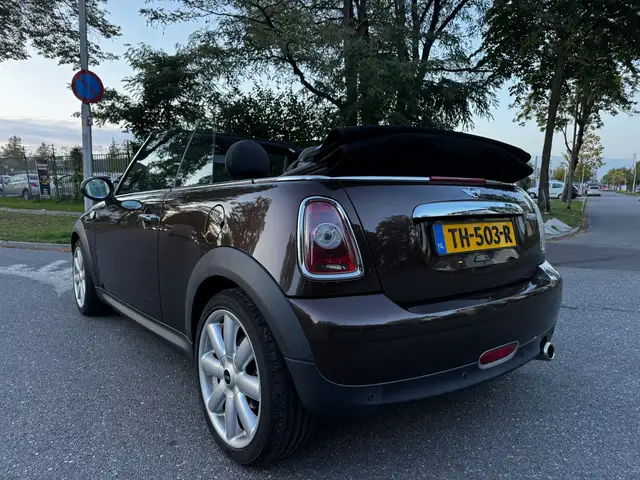 Mini Convertible view 6