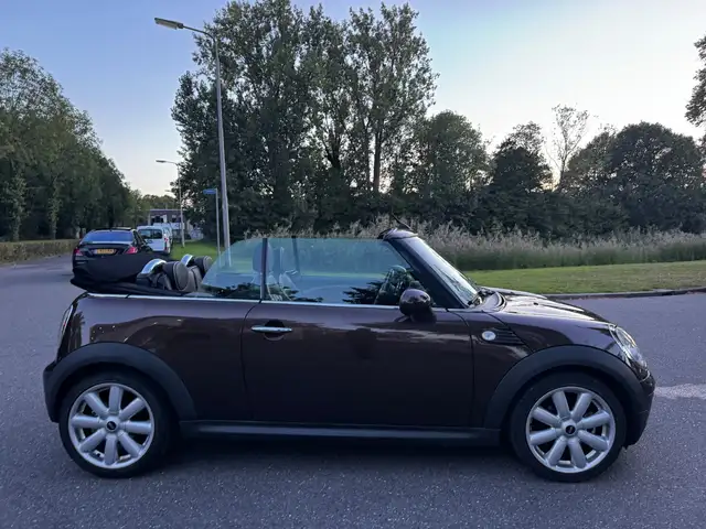 Mini Convertible view 7