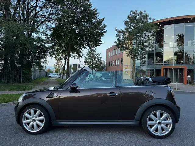 Mini Convertible view 2