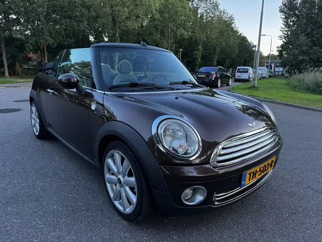 Mini Convertible view 8
