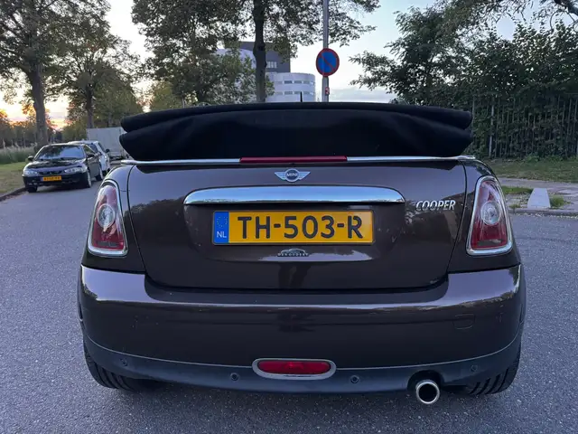 Mini Convertible view 3