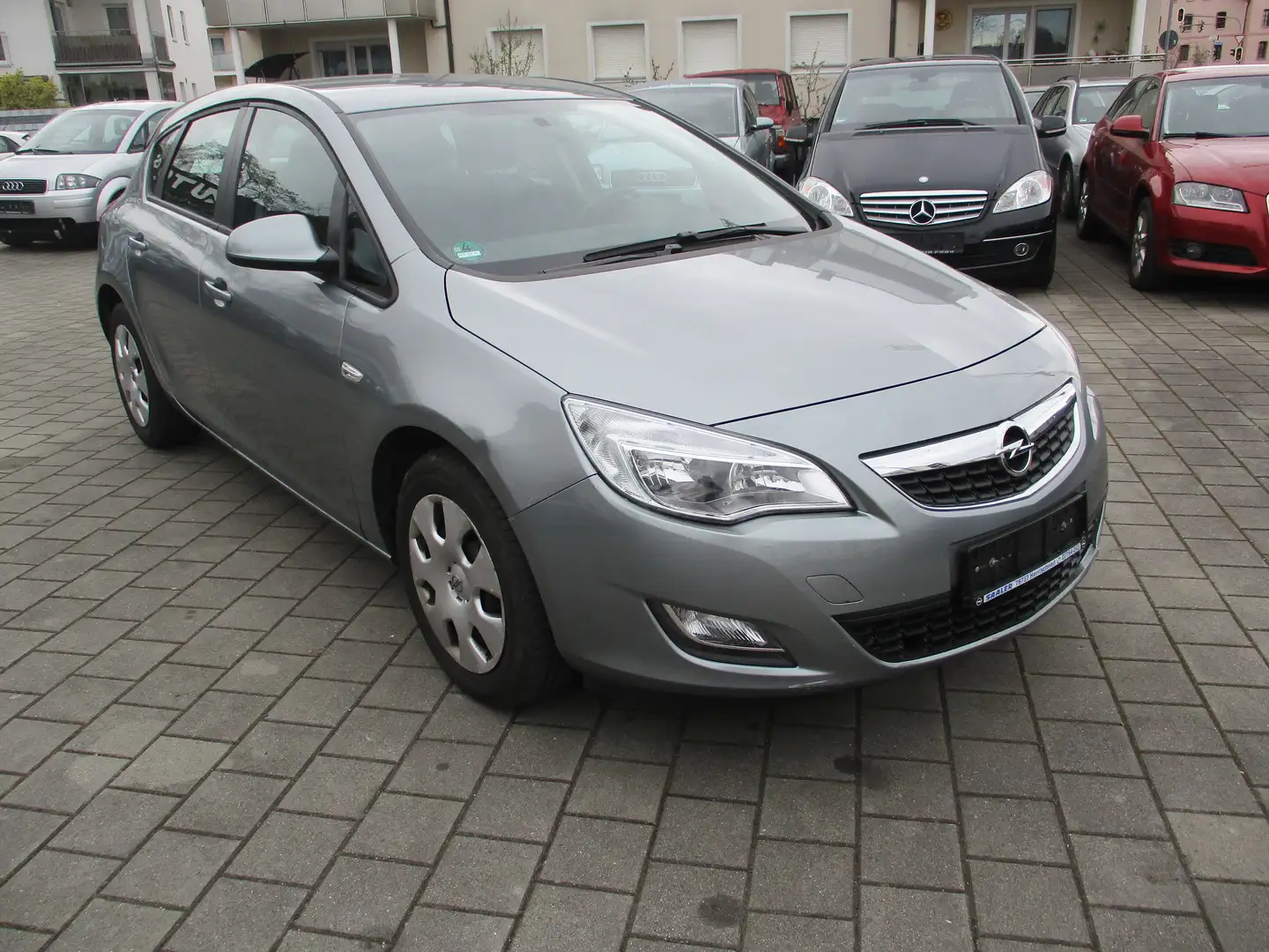 Opel Astra Lim.1.Hand Automatik Grijs - 1