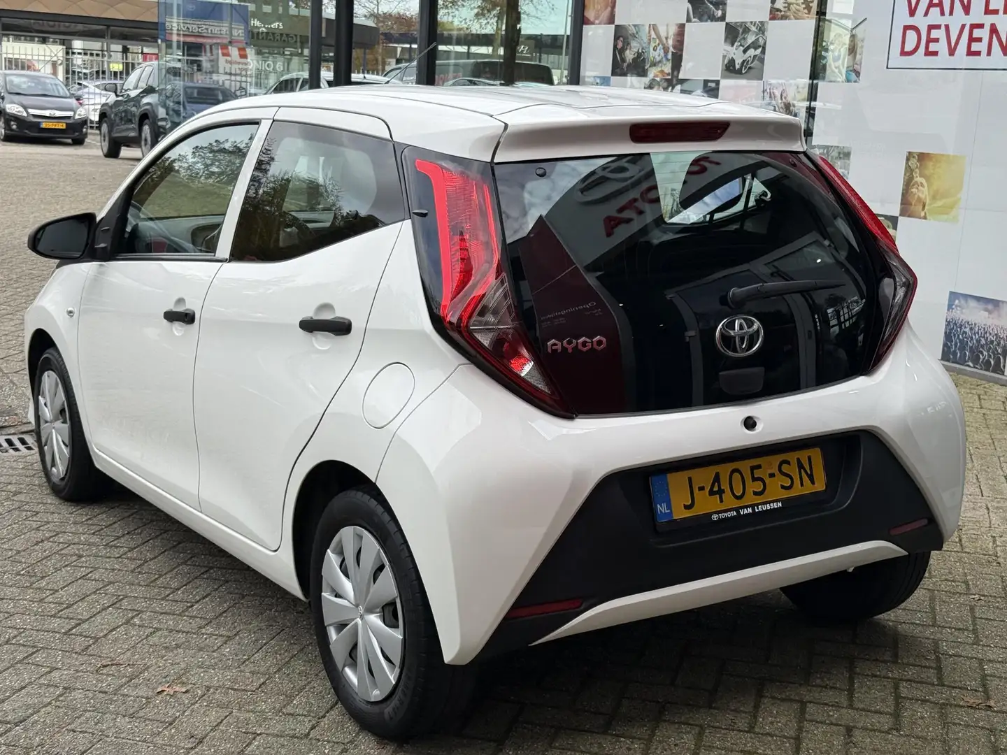 Toyota Aygo X X-FUN 5-DEURS NL-AUTO AIRCO CENTRAAL DEUR VERGREND Blanc - 2