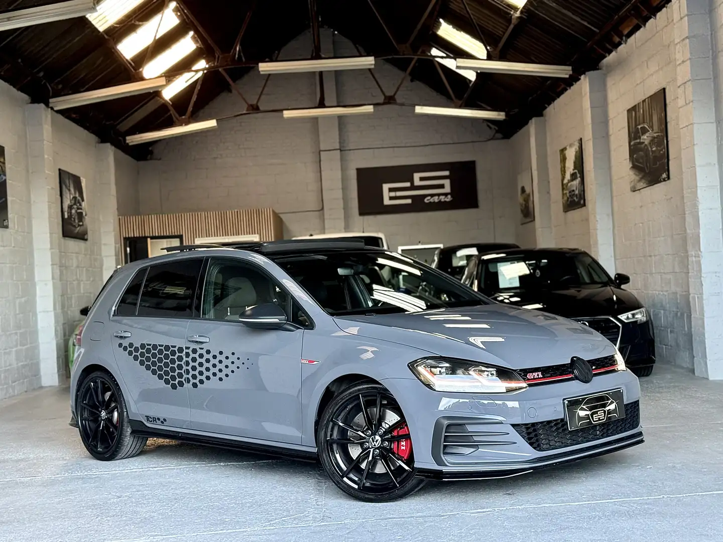 Volkswagen Golf GTI TCR FULL OPTIONS! AKRAPOVIC.CAMÉRA COCKPIT TOIT. Grijs - 2