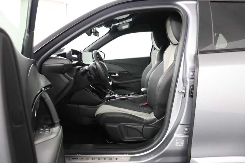 Peugeot e-2008 EV GT Pack 50 kWh | Navigatie | Alcantara + Stoelv — photo 4