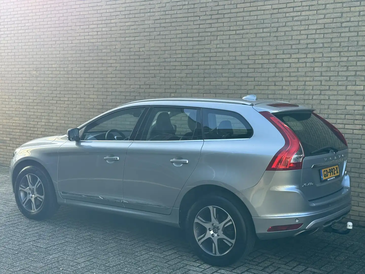 Volvo XC60 2.0 T5 FWD Summum | Leder | Trekhaak | Camera | Na Grijs - 2