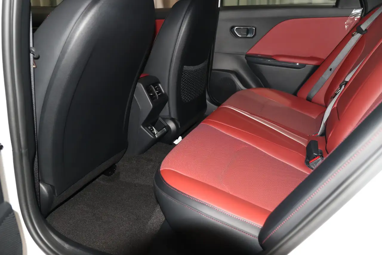 Kia K4 fotografie Kia K4