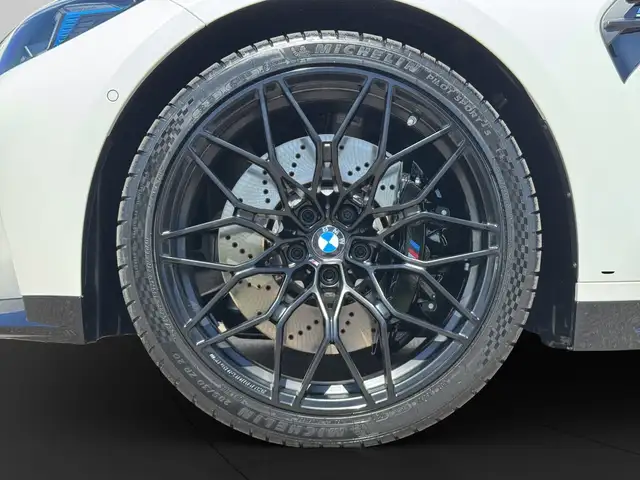 BMW M3 view 9