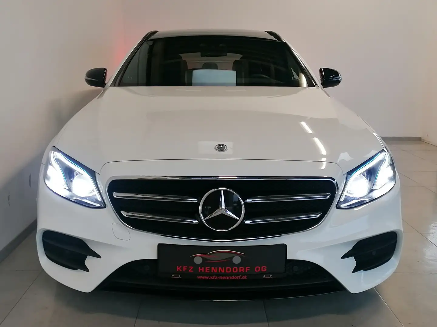 Mercedes-Benz E 220 d T AMG-Line 4MATIC Aut. Blanc - 2