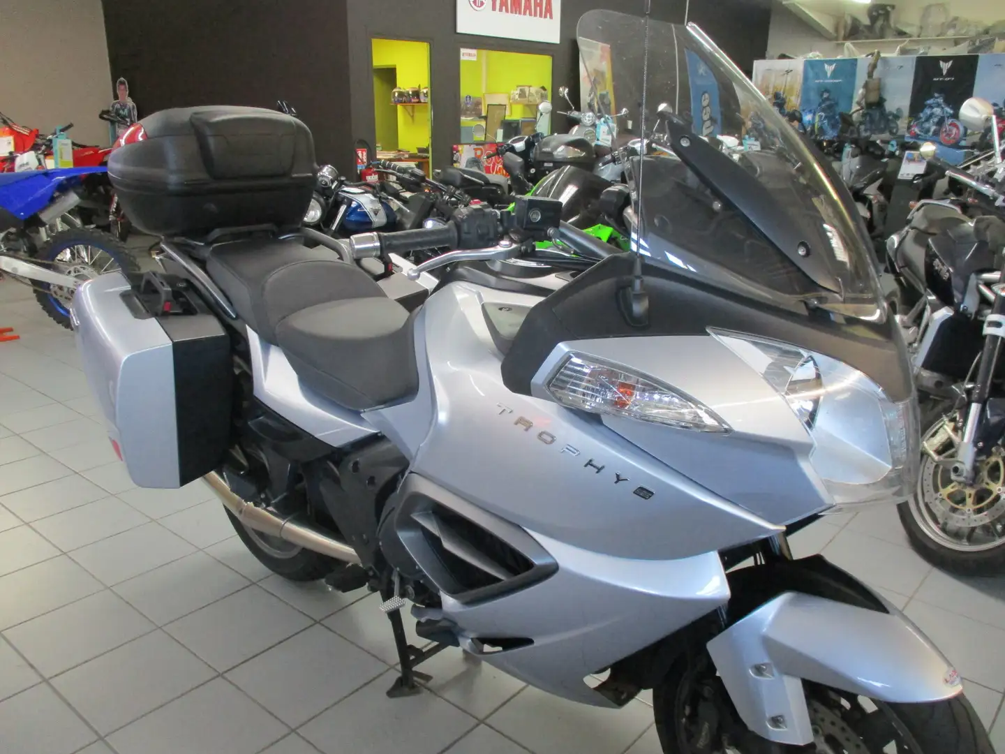 Triumph Trophy Grey - 2