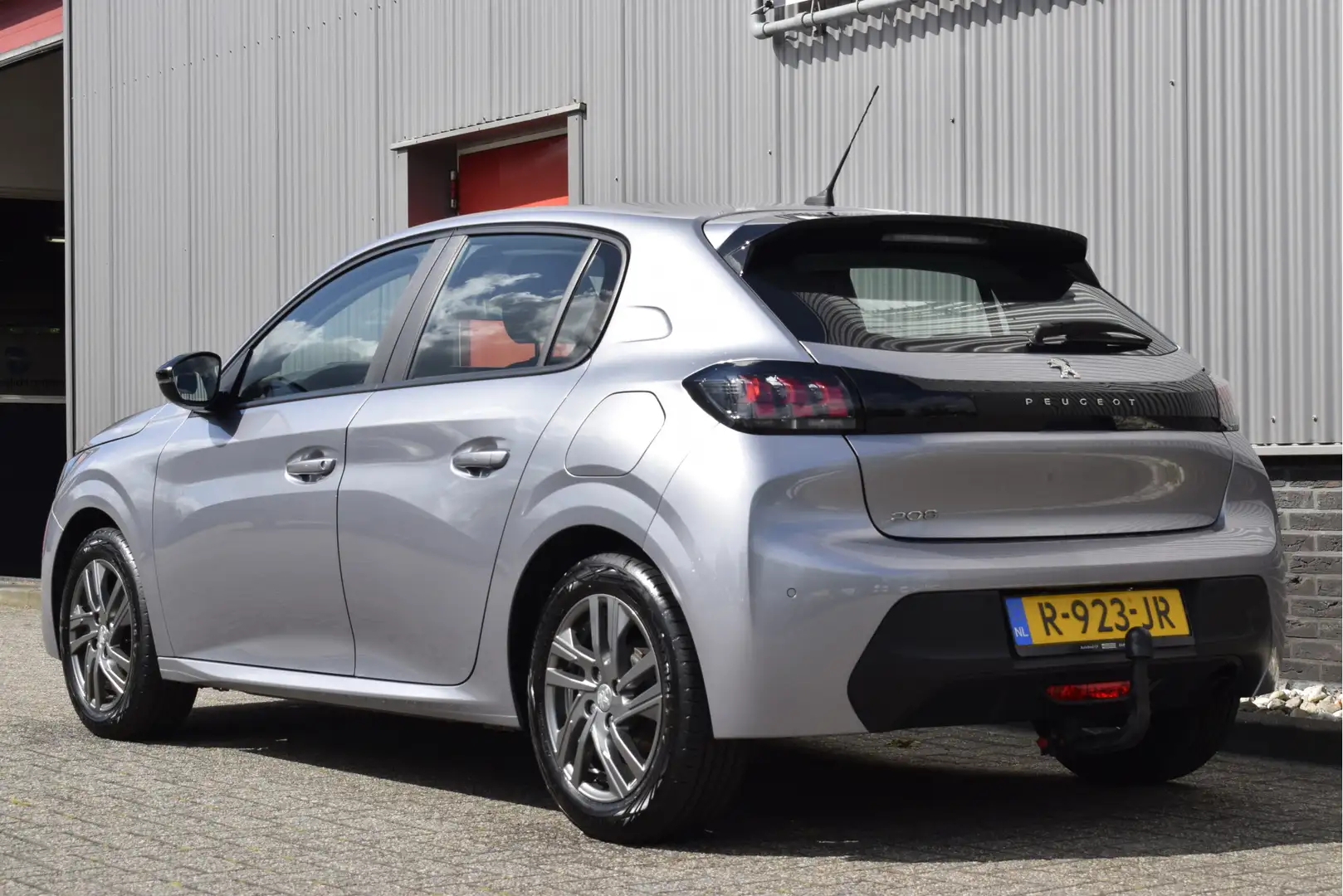 Peugeot 208 1.2 PureTech Active Pack Trekhaak, Carplay, DAB, P Grijs - 2