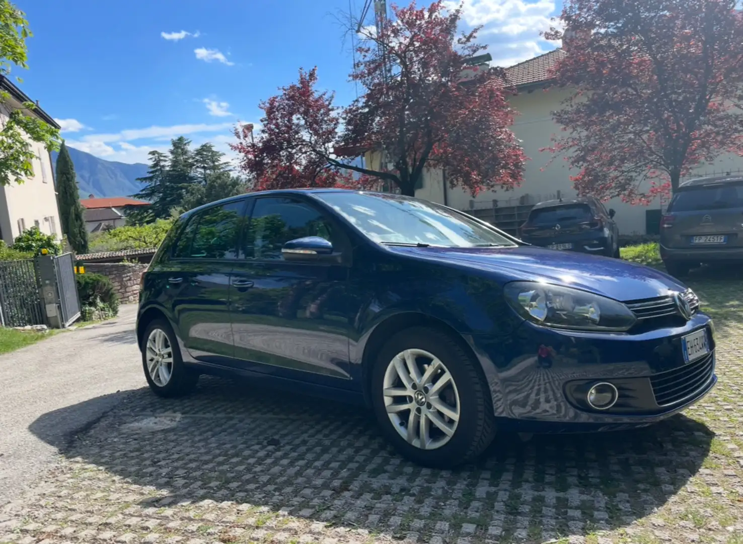 Volkswagen Golf 5p 1.6 tdi Highline - 2