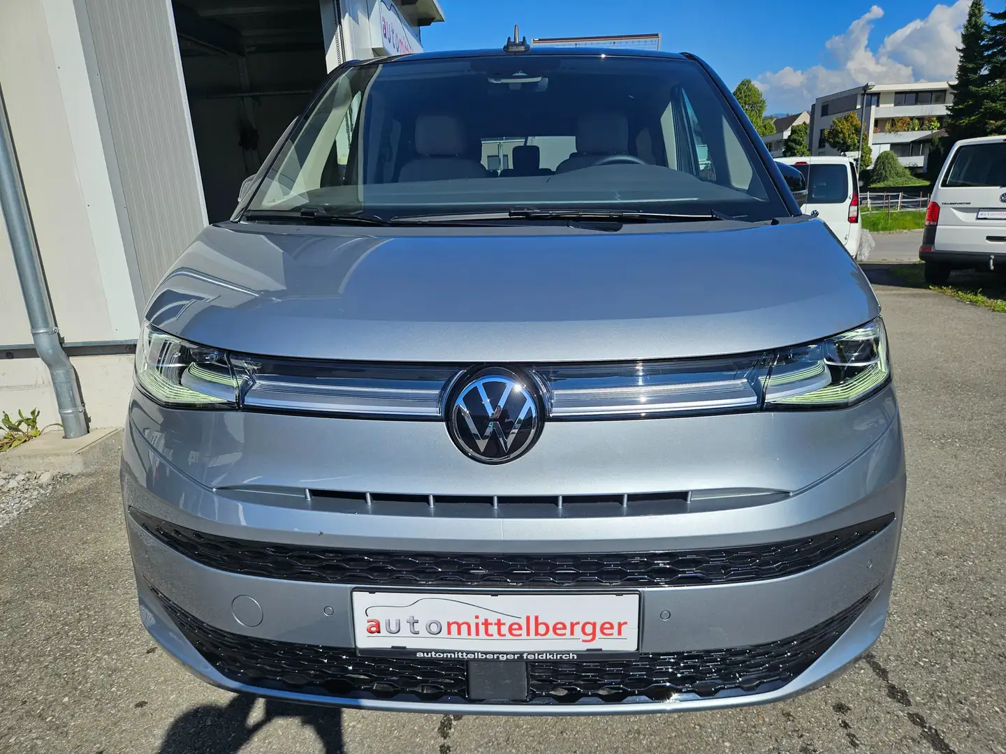 Volkswagen T7 Multivan Edition lang "7Sitze, AHV, Navi, Standheizung" Silber - 2