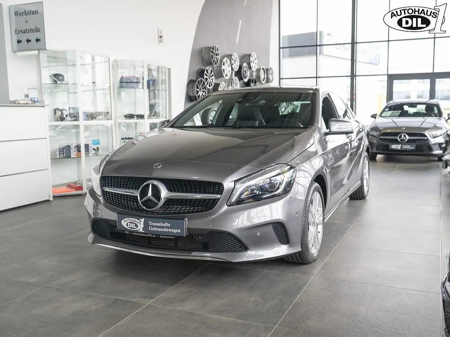 Mercedes-Benz A 180 *SHZ*LED*CAMTRONIC*PDC* Grau - 2