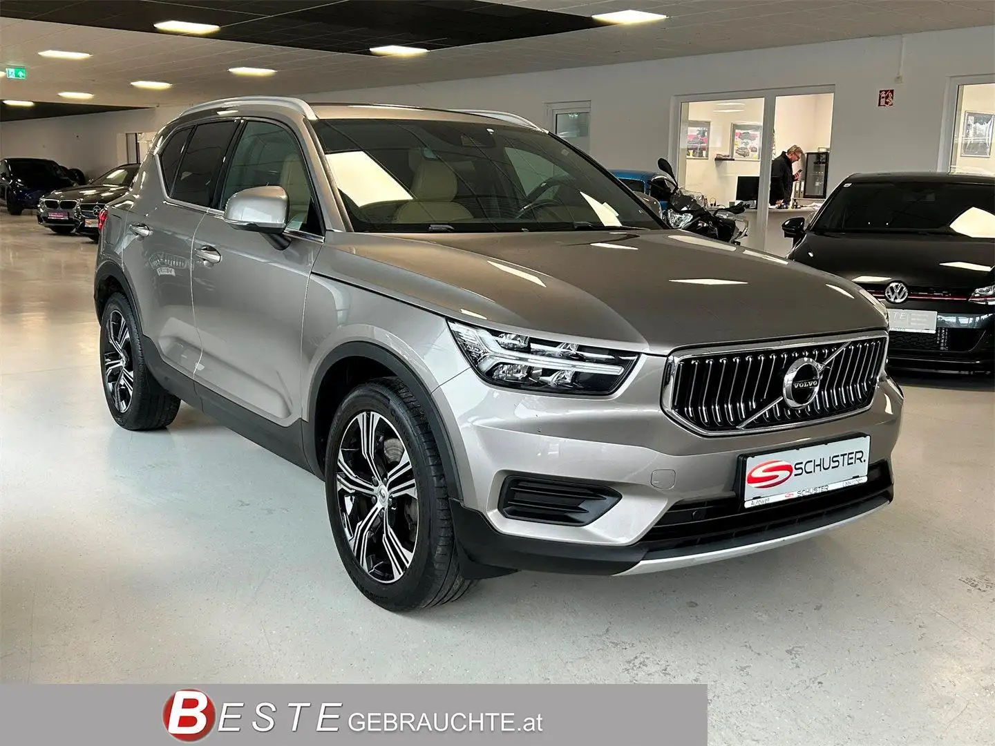 Volvo XC40 T5 PHEV Inscription Grau - 1