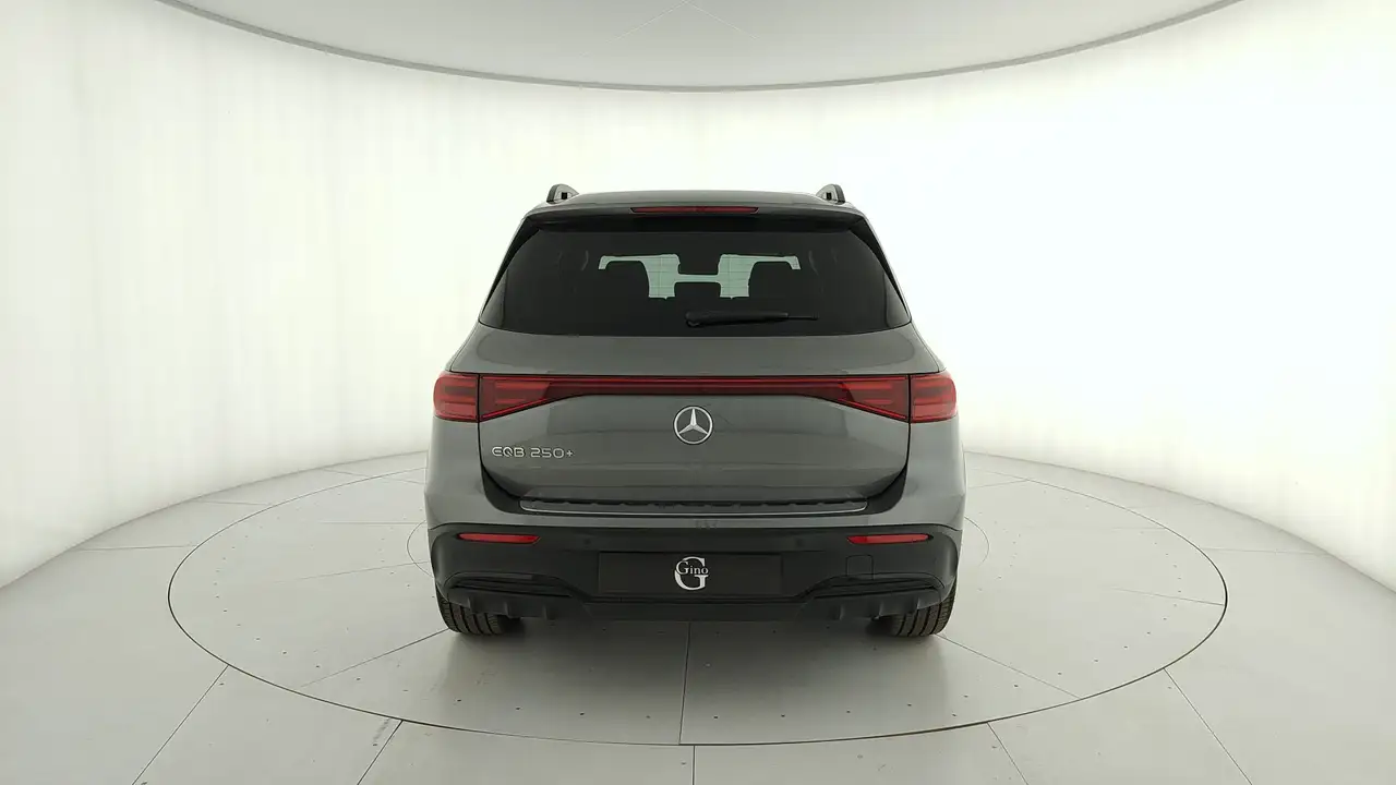 Mercedes-Benz EQB 250 2026