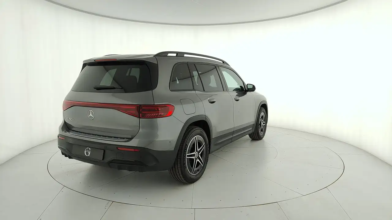 Mercedes-Benz EQB 250 2026