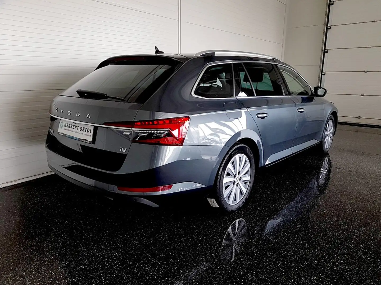 Skoda Superb Kombi STYLE IV 156/218 DSG *MATRIX-LED / DCC / ... Grau - 2