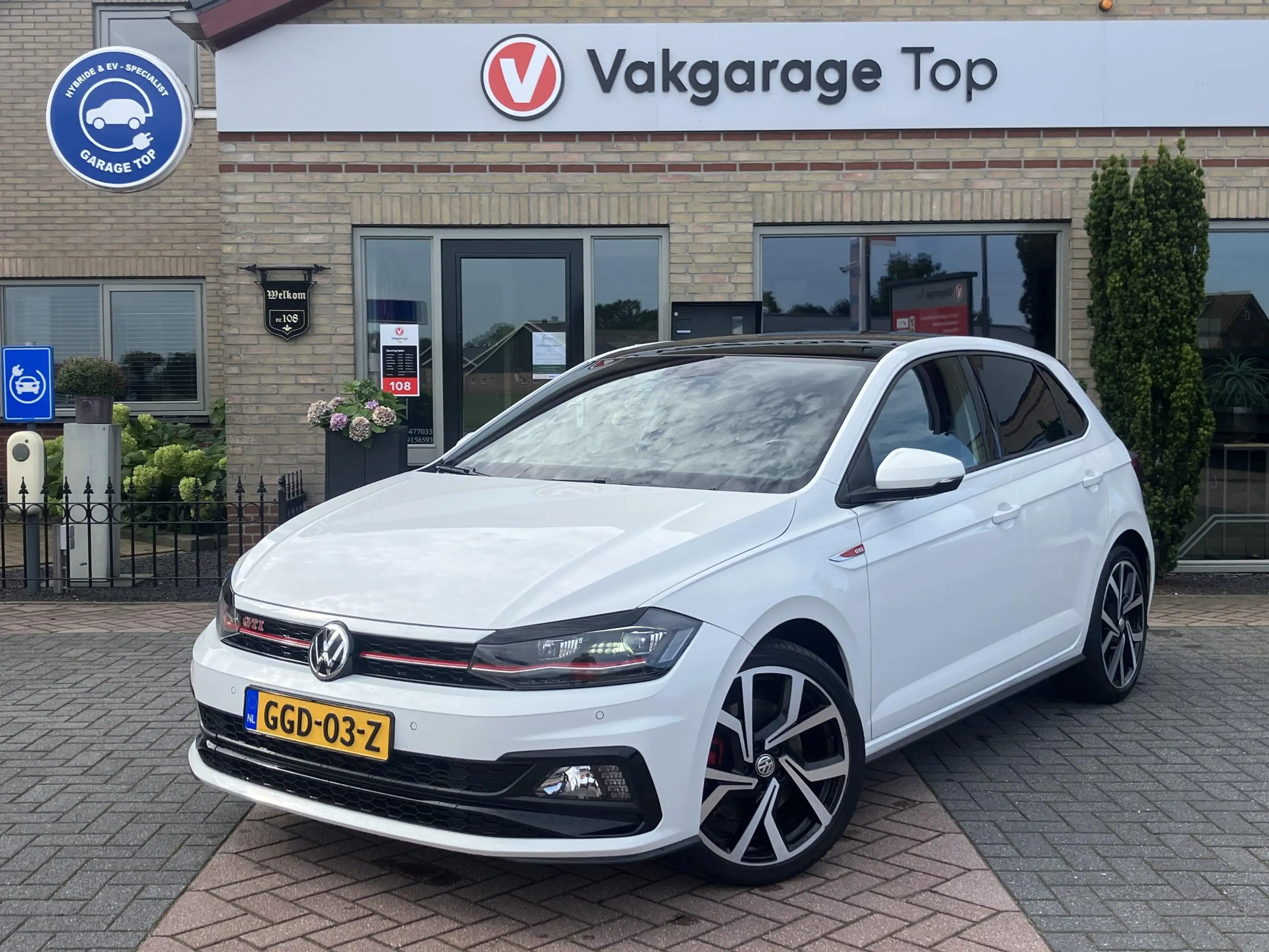 Volkswagen Polo GTI 2.0 TSI | ACC | Open dak | LED