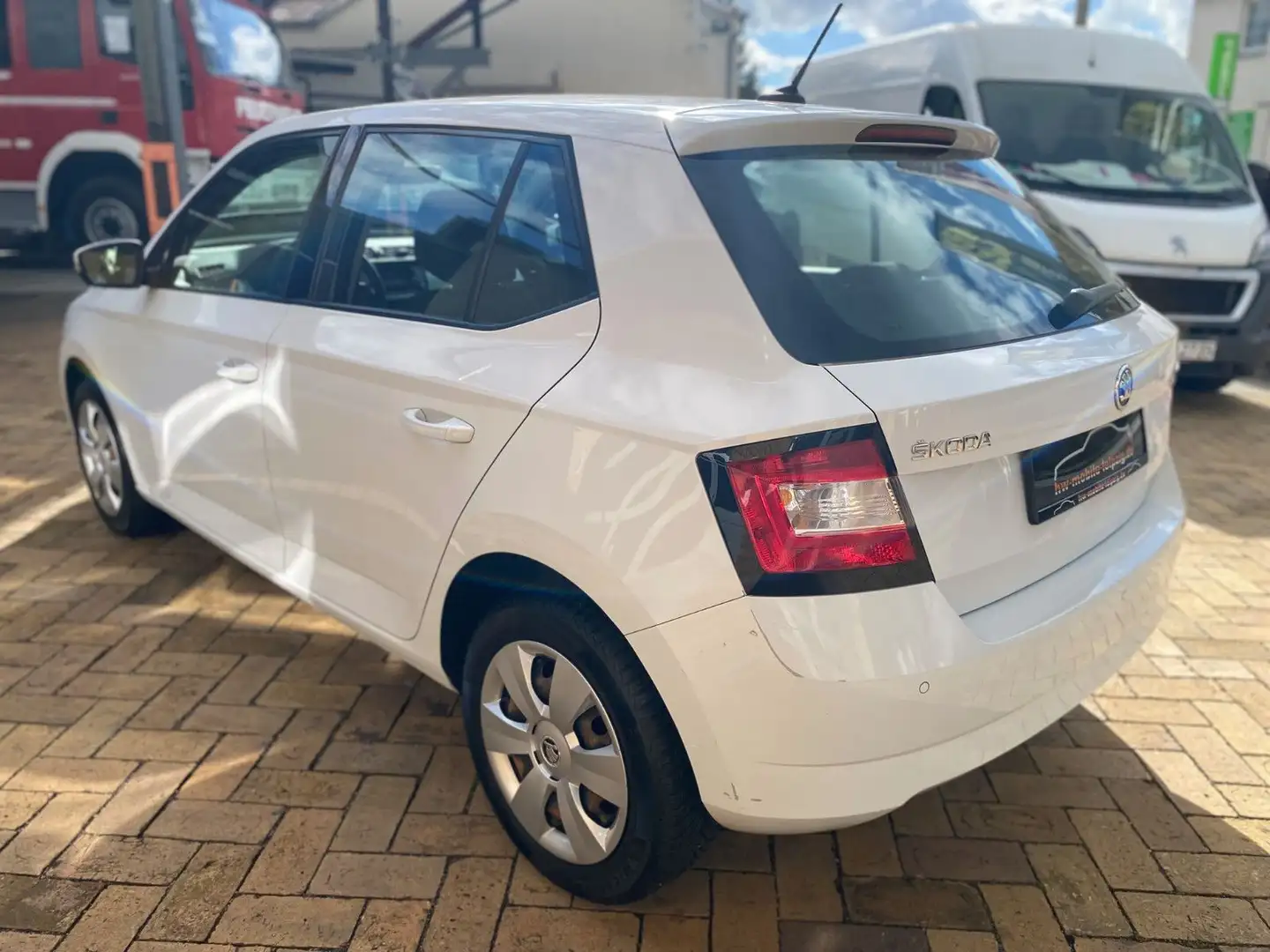 Skoda Fabia Ambition Klima SHZ Tempomat PDC v/h DAB Weiß - 2