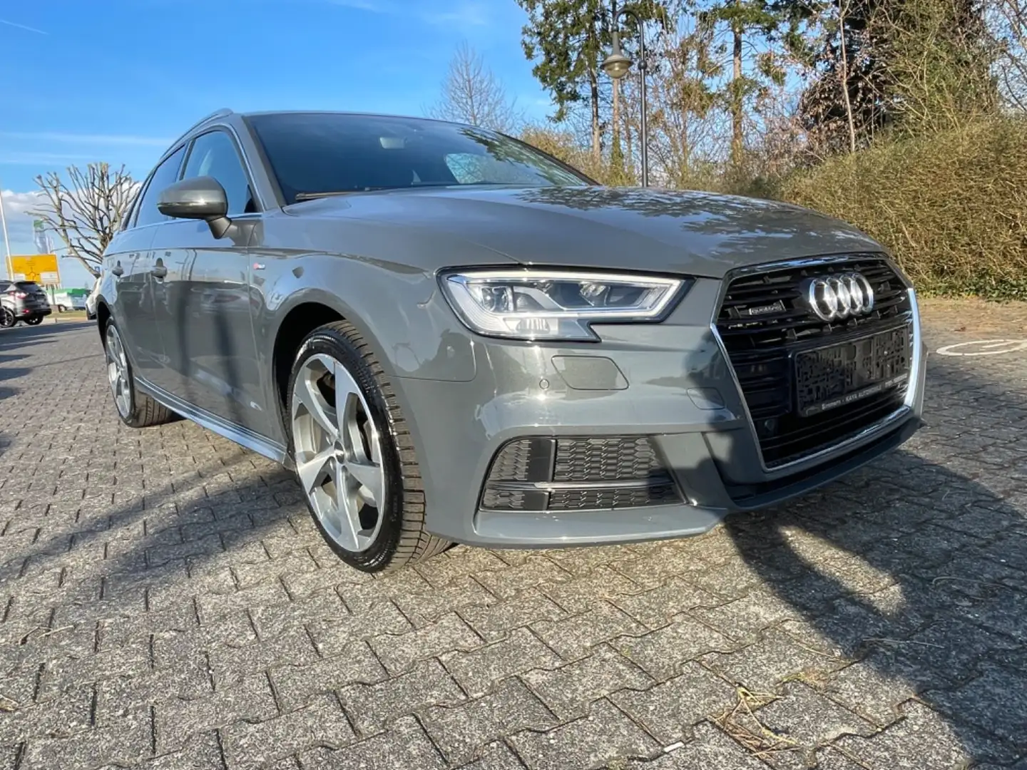 Audi A3 S Line Sportback quattro Grau - 2