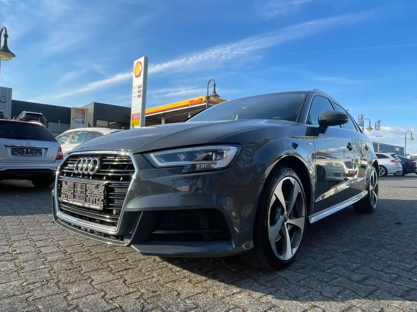 Audi A3 S Line Sportback quattro Grau - 1