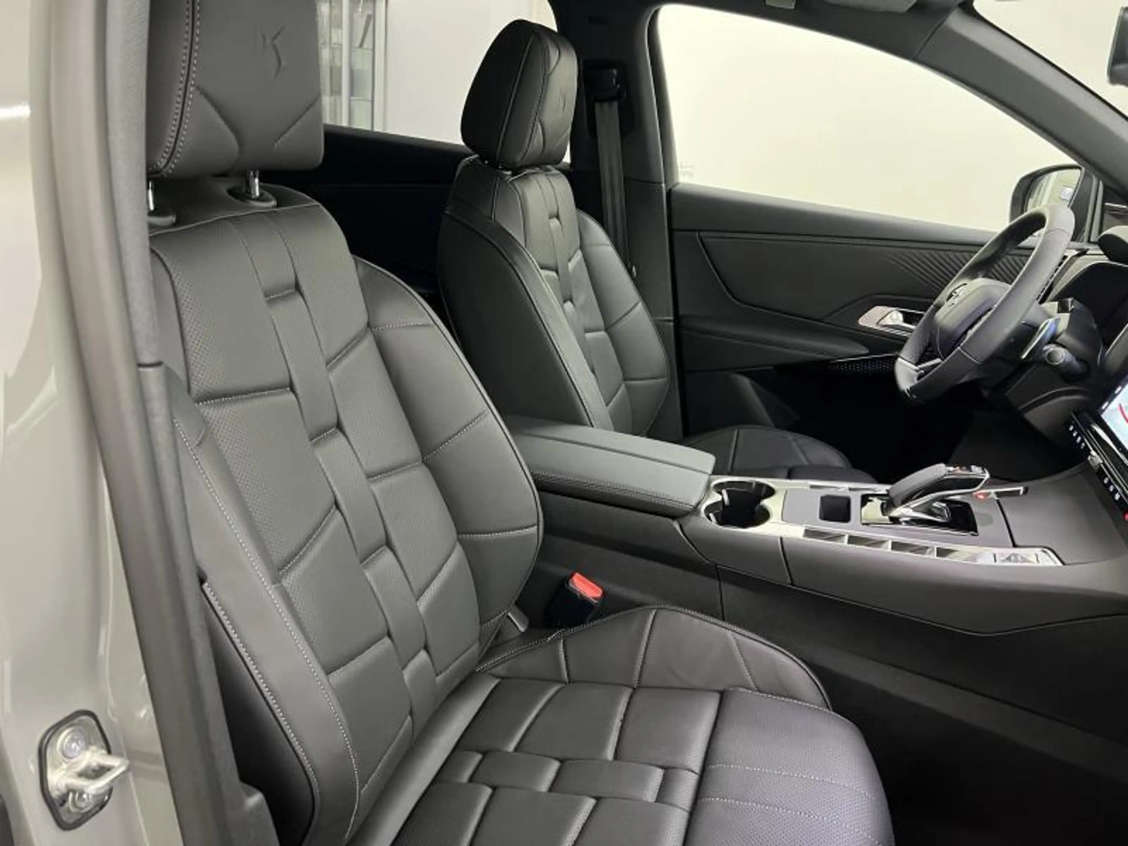 DS Automobiles DS 7 E-TENSE 360 LA PREMIERE — photo 12