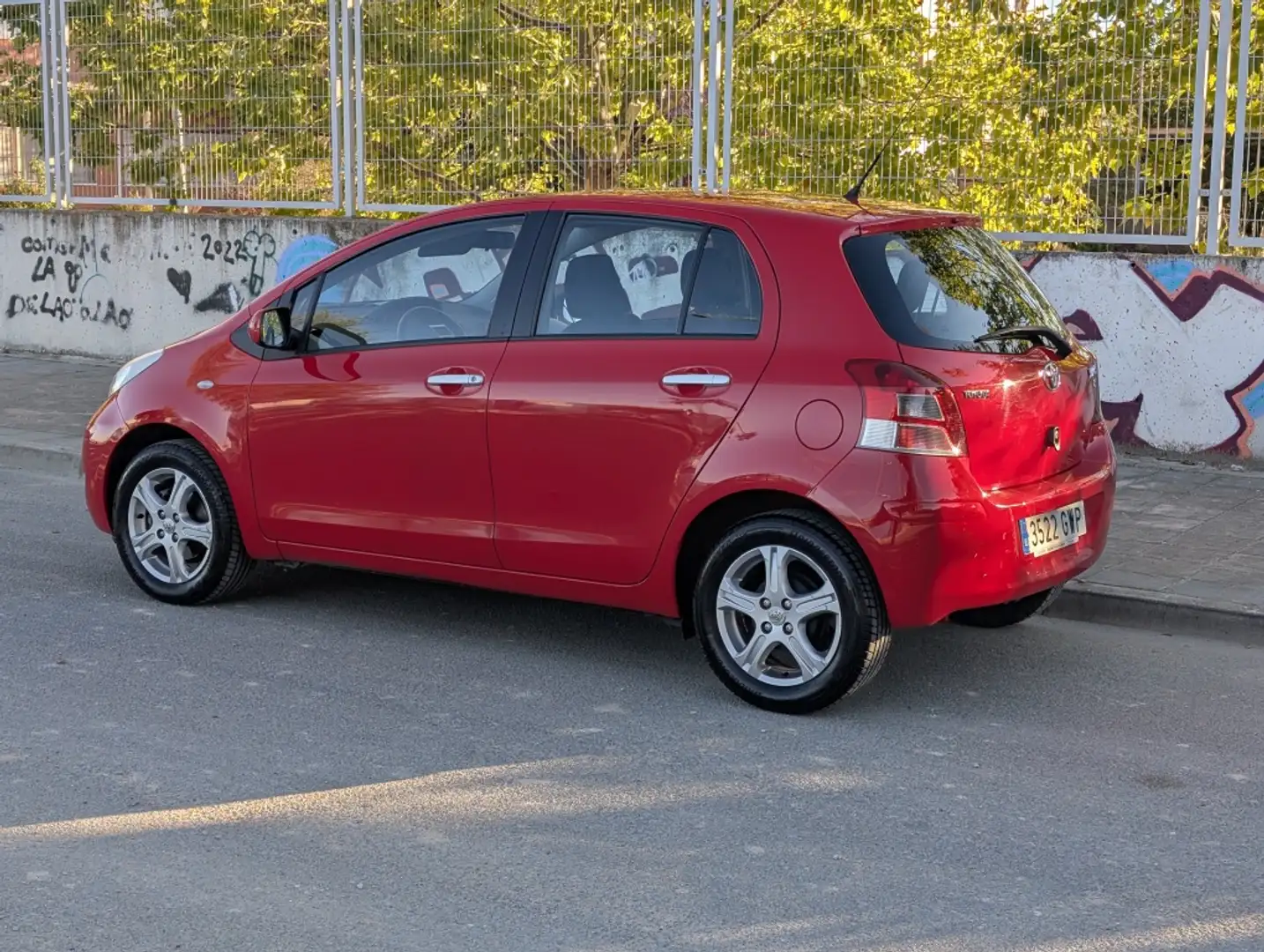 Toyota Yaris 1.0 VVT-i TS Rojo - 2