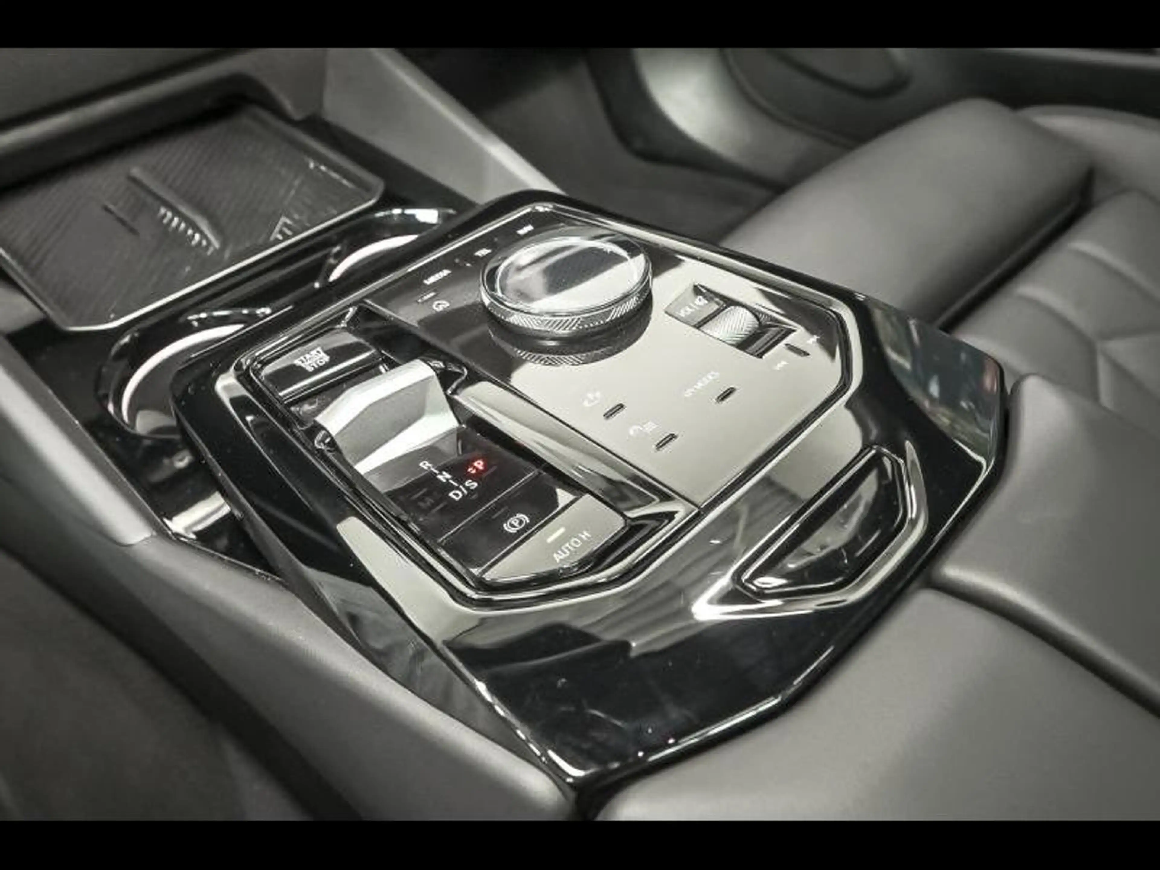 BMW 530 e Touring - M Pack Pro — photo 11