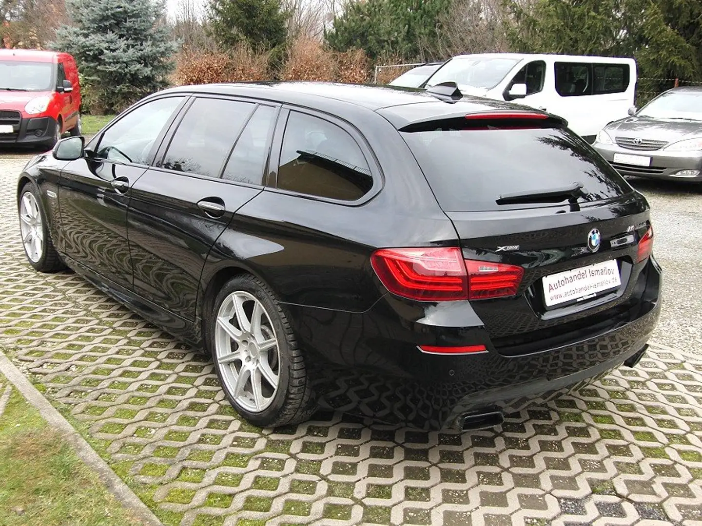 BMW 550 M xDrive Touring Sport-Aut. Zwart - 2