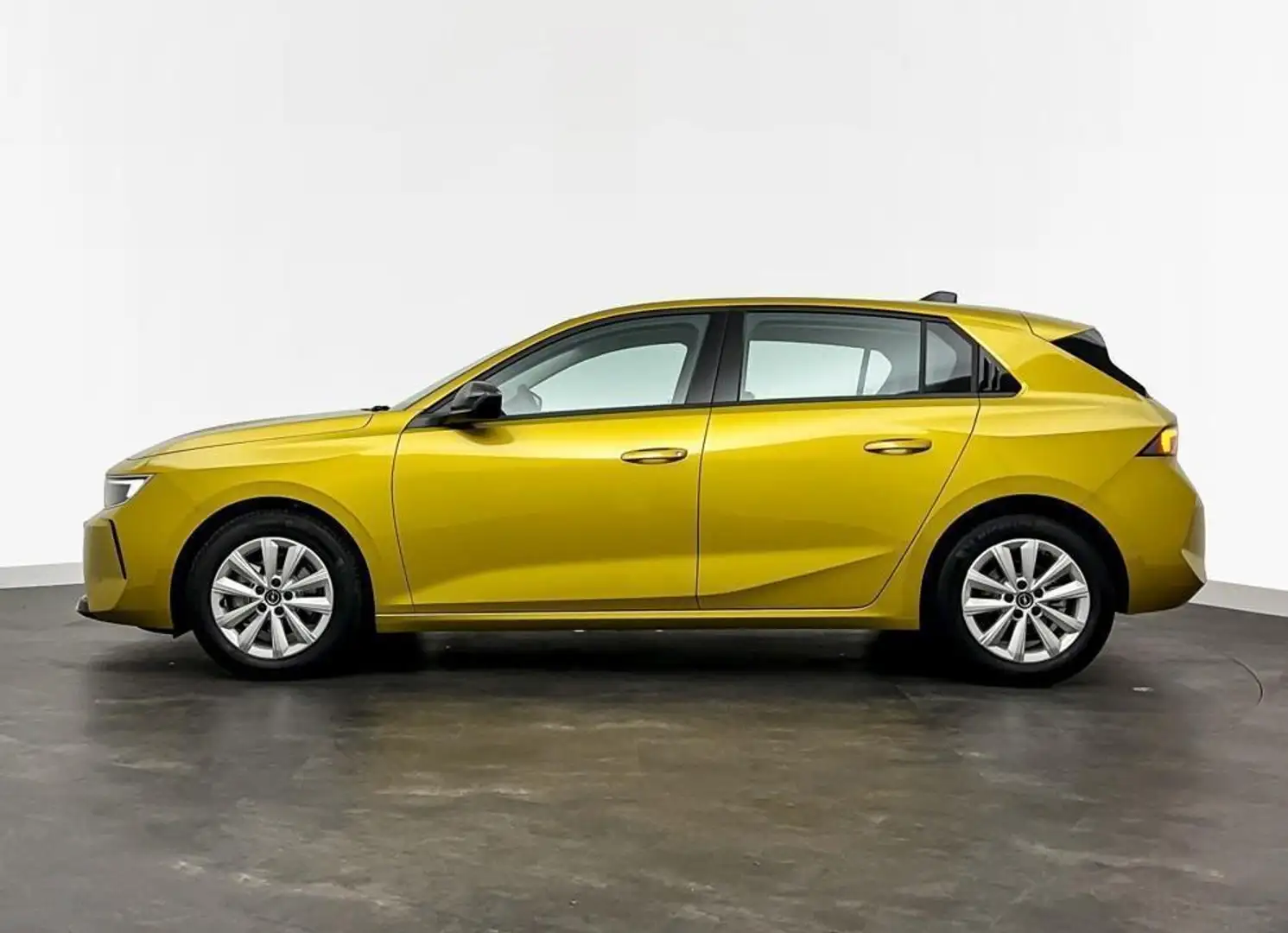Opel Astra 1.2 Edition DEMO SALE Geel - 2