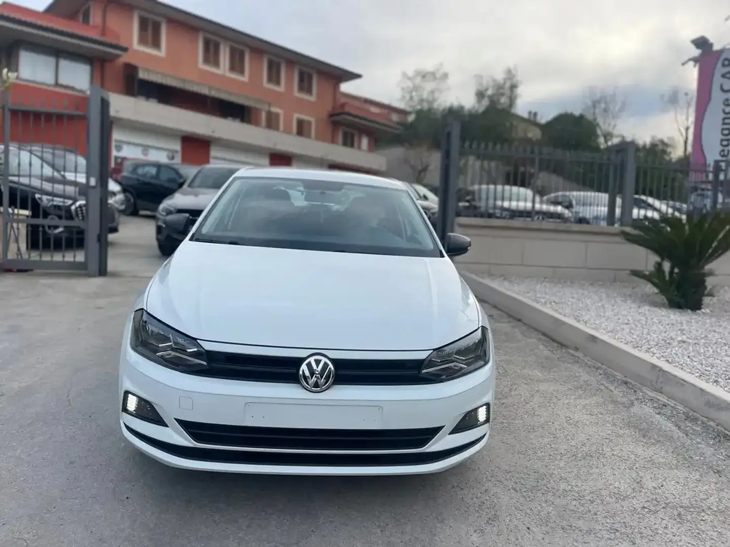 Volkswagen Polo 1.0 MPI 5p. Trendline BlueMotion Technology Blanc - 2
