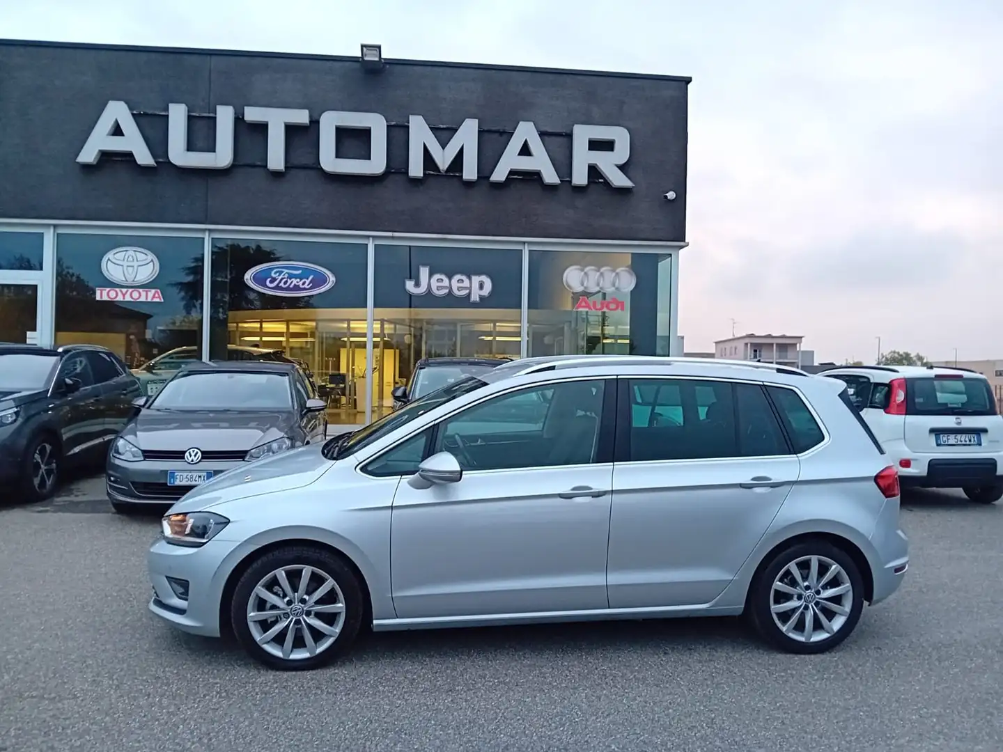 Volkswagen Golf Sportsvan 1.6 tdi Highline 110cv Argento - 1