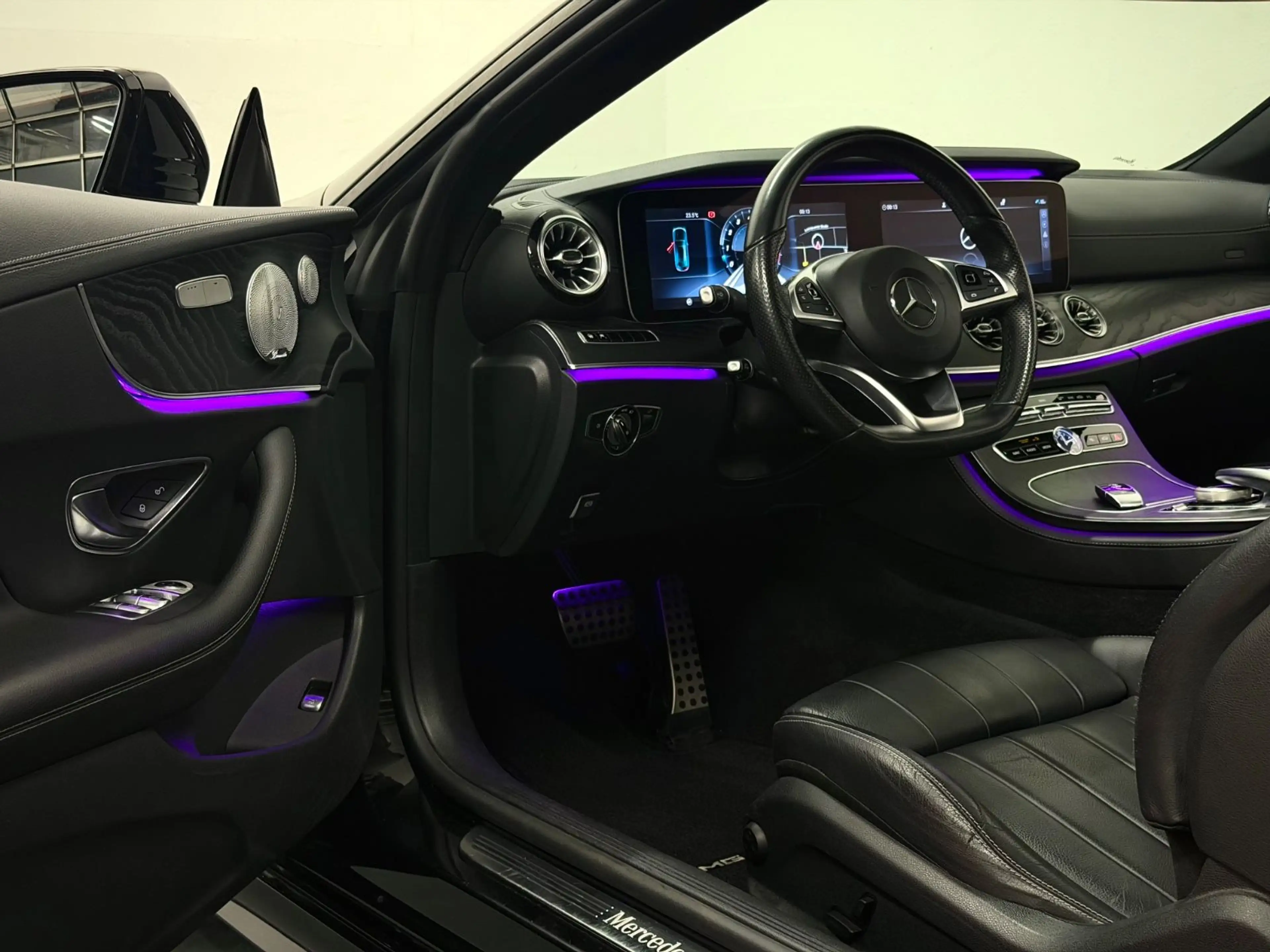 Mercedes-Benz E 400 E400 4Matic AMG-LINE PANO/BURMESTER/DISTRONIC — photo 14