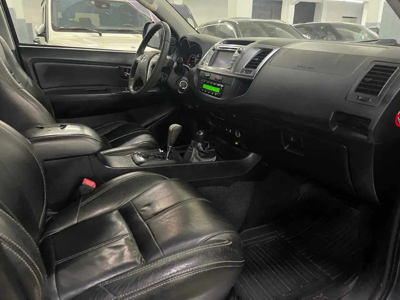 Toyota Hilux 3.0 D-4D 4WD STX | 171 ch | BVA | Cuir | Double cabine 5 places