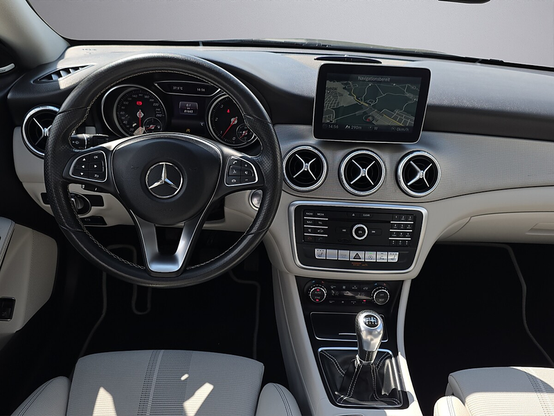 Mercedes-Benz CLA 200 d SB URBAN LINE *Panoramadach / Harman Kardon* — photo 13