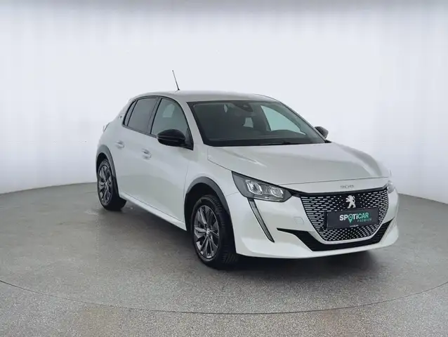 Peugeot 208 view 3