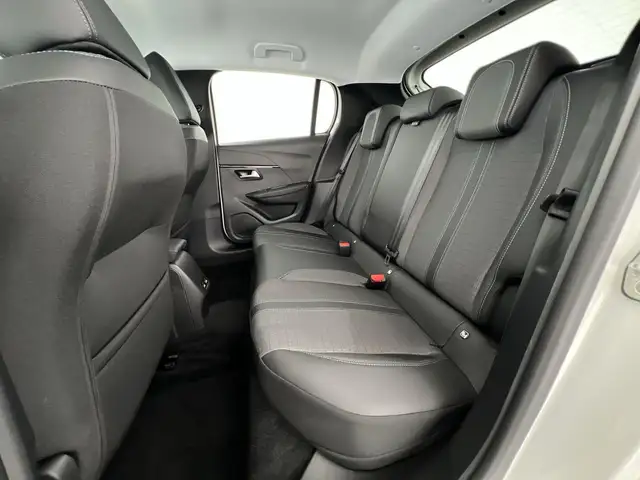 Peugeot 208 view 9