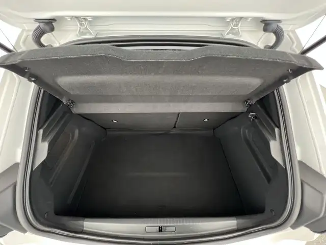 Peugeot 208 view 18