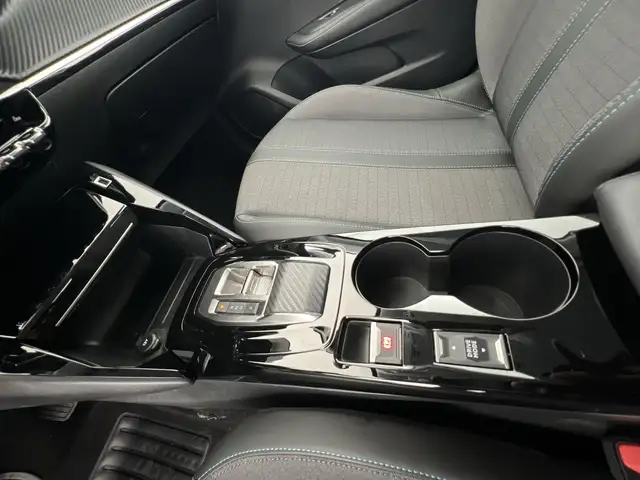 Peugeot 208 view 17