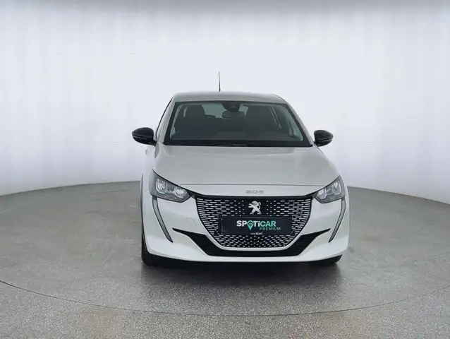 Peugeot 208 view 2