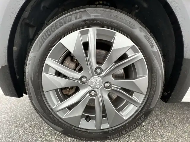 Peugeot 208 view 6