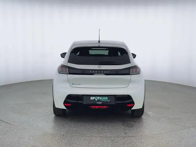 Peugeot 208 view 4