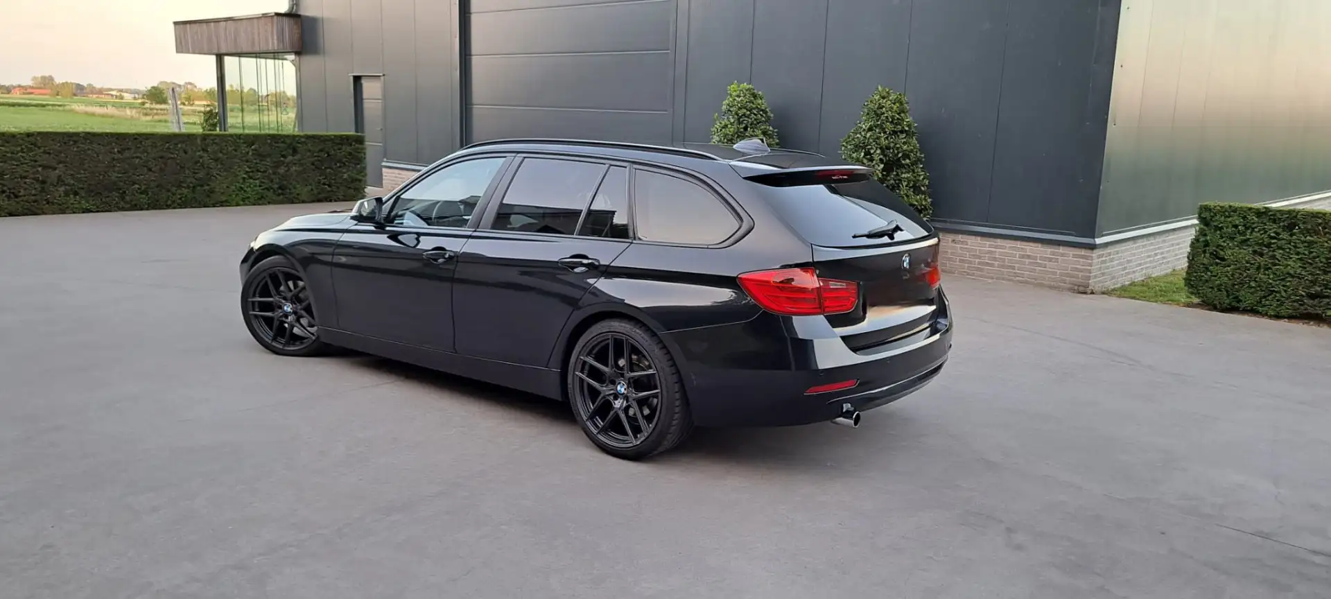 BMW 320 320d Touring - 2