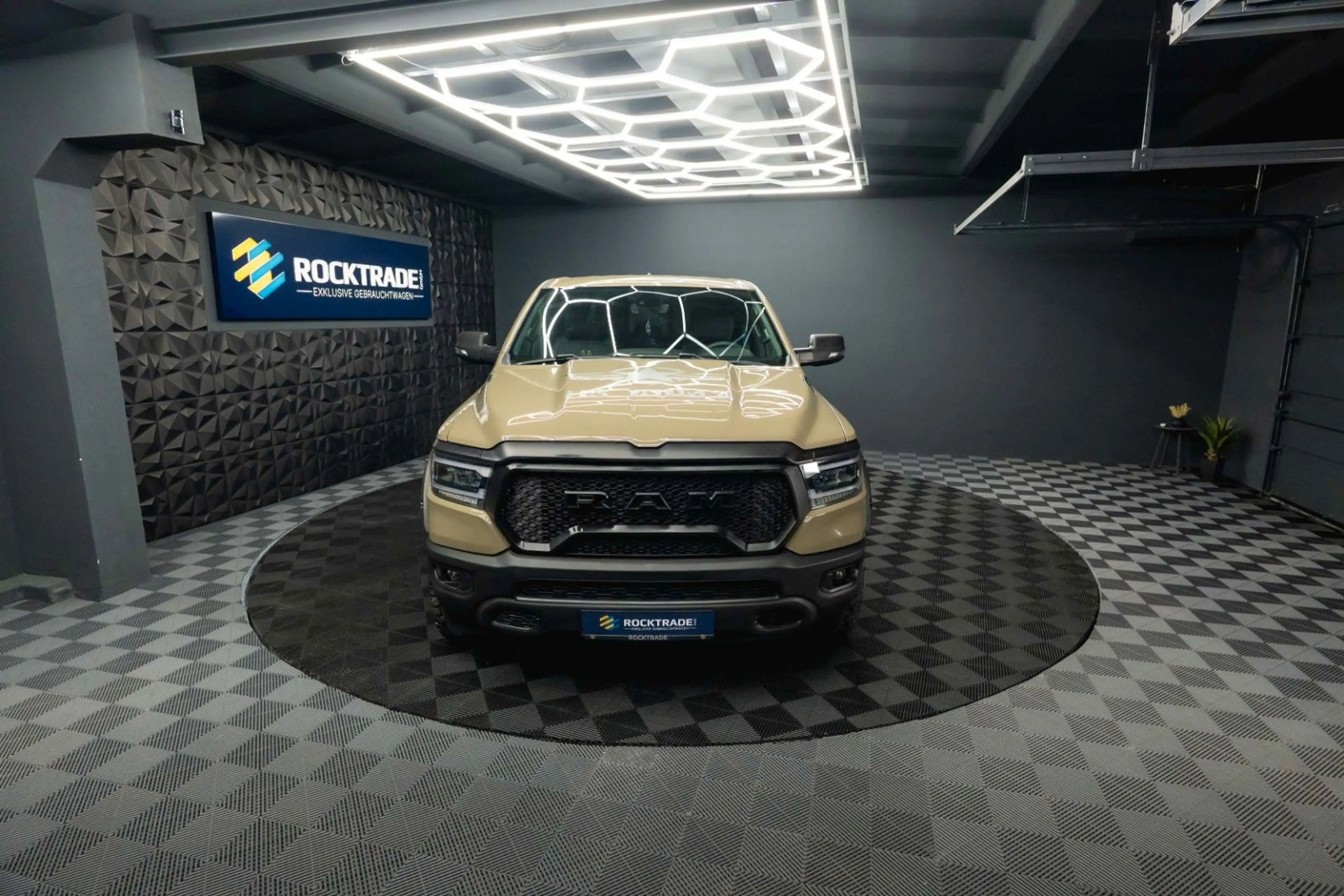 Dodge RAM 5.7 V8 HEMI 4x4 NIGHT OFFROAD ARMY STYLE LED — photo 14