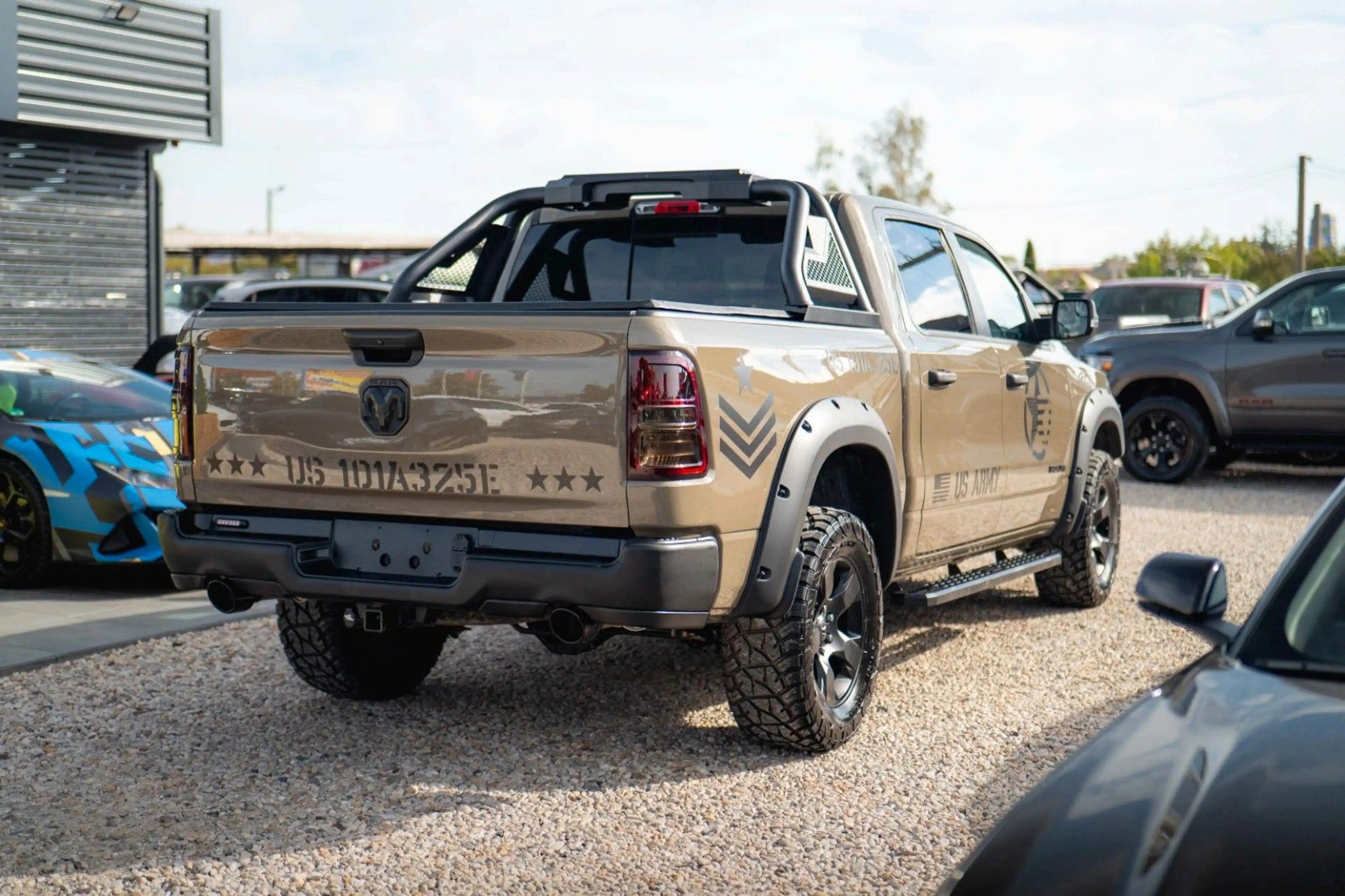 Dodge RAM 5.7 V8 HEMI 4x4 NIGHT OFFROAD ARMY STYLE LED — photo 9
