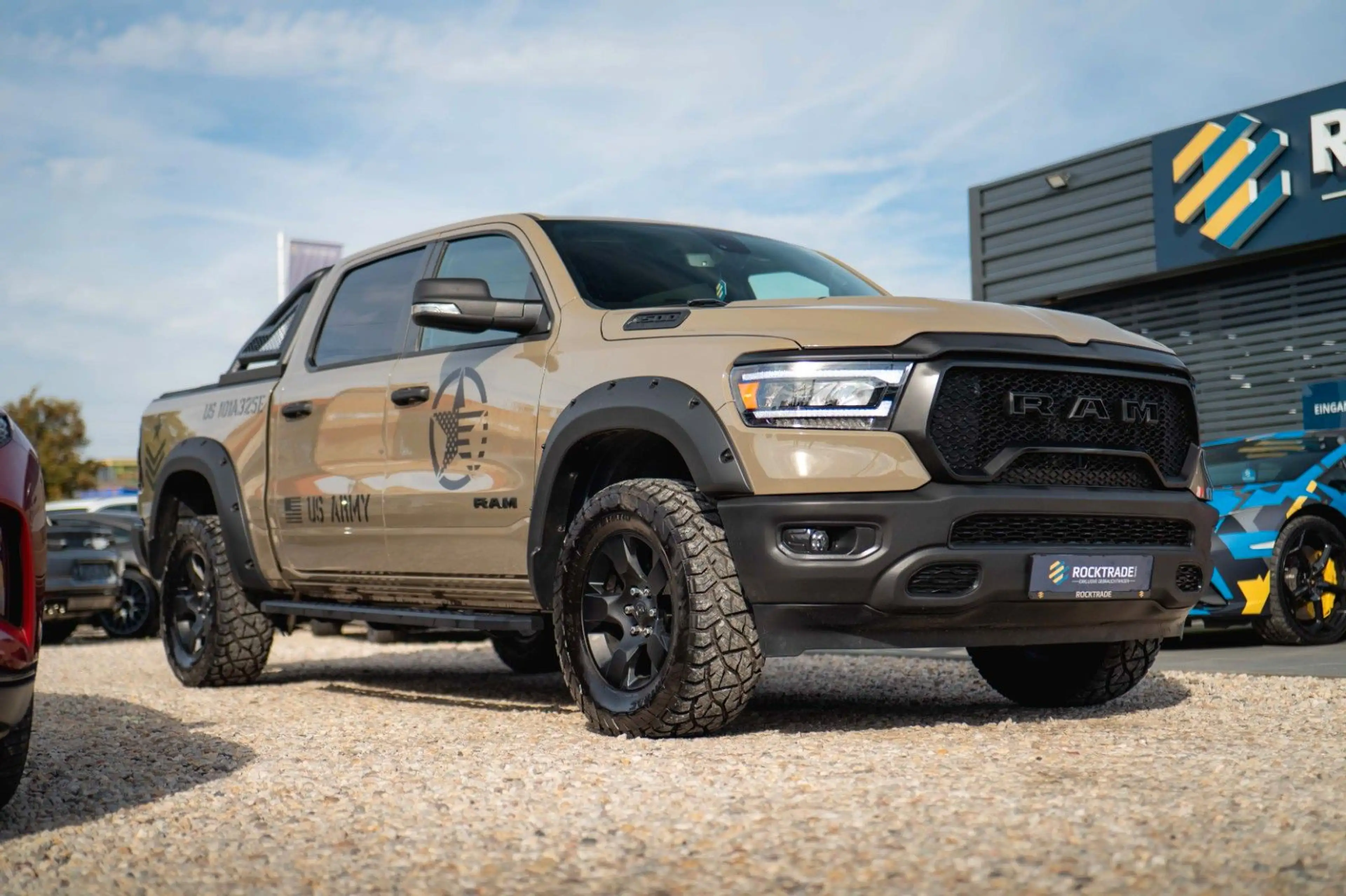 Dodge RAM 5.7 V8 HEMI 4x4 NIGHT OFFROAD ARMY STYLE LED