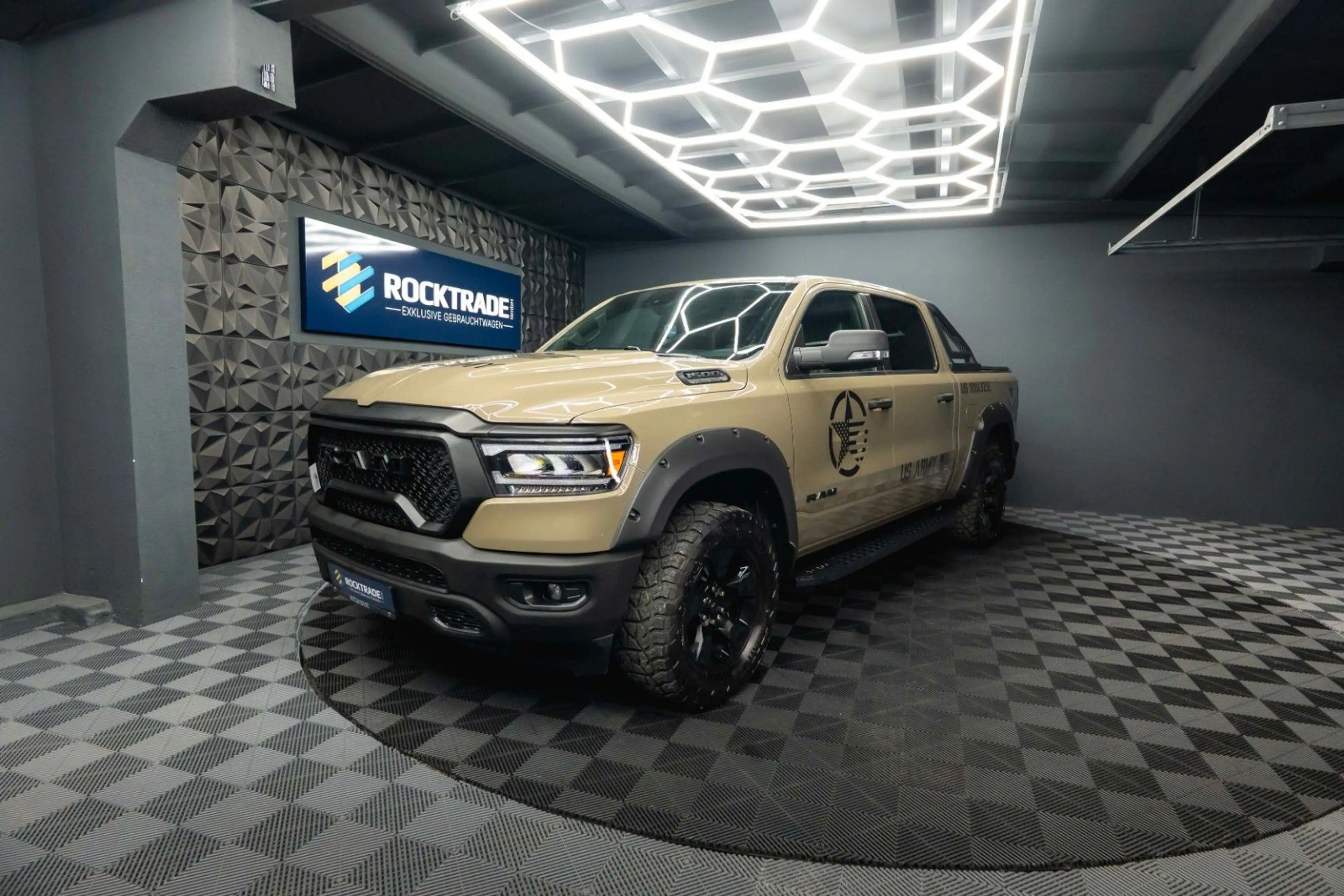 Dodge RAM 5.7 V8 HEMI 4x4 NIGHT OFFROAD ARMY STYLE LED — photo 12