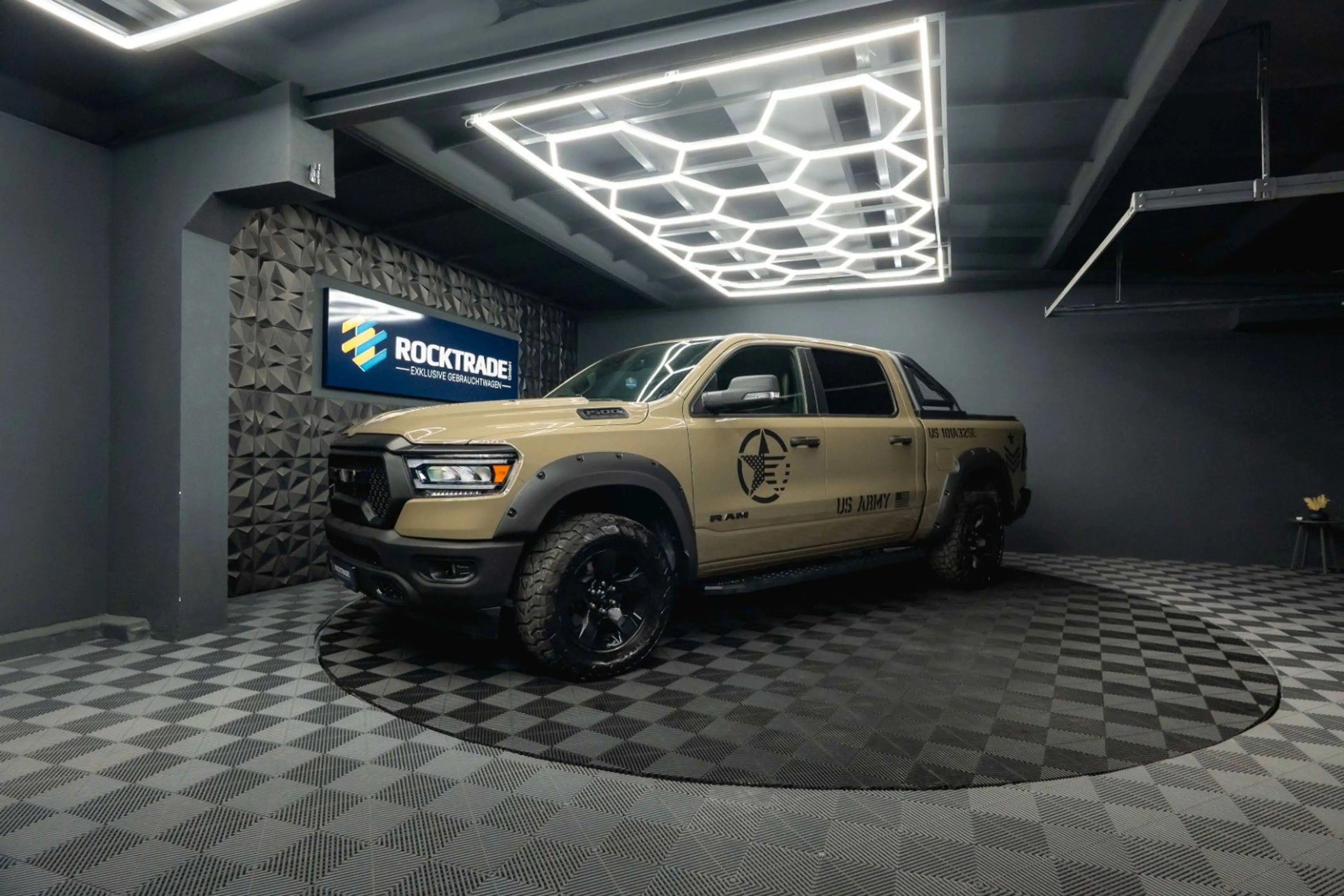 Dodge RAM 5.7 V8 HEMI 4x4 NIGHT OFFROAD ARMY STYLE LED — photo 13